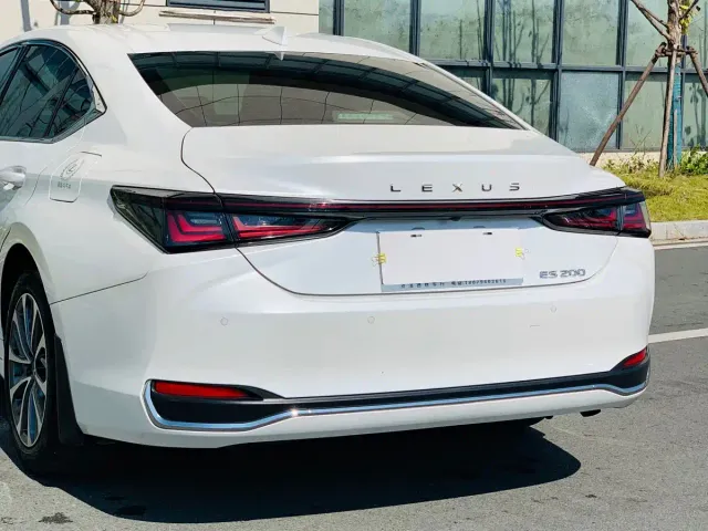 Lexus ES — Фото автомобиля 11