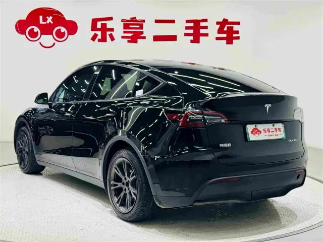Tesla Model Y — Фото автомобиля 3