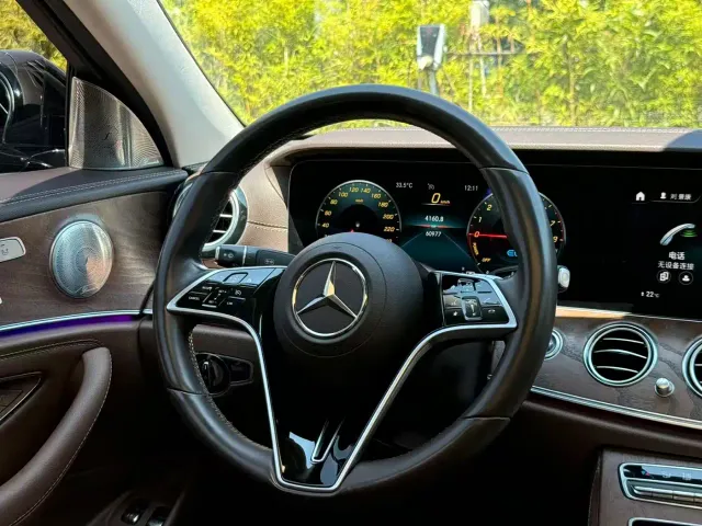 Mercedes-Benz E-Class — Фото автомобиля 6