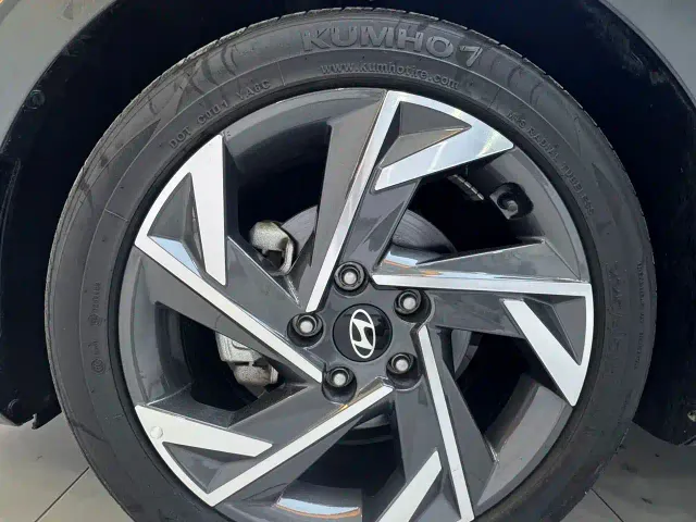 Hyundai Elantra — Фото автомобиля 24