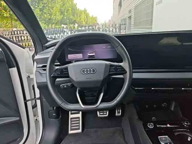 Audi Q6L e-tron — Фото автомобиля 10