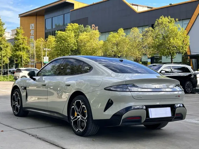 Xiaomi SU7 — Фото автомобиля 18