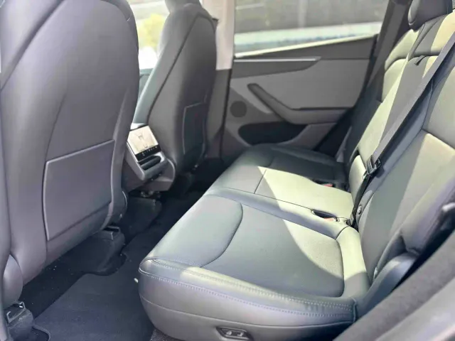 Tesla Model Y — Фото автомобиля 7