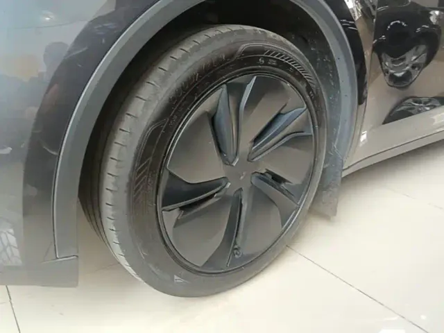 Tesla Model Y — Фото автомобиля 22