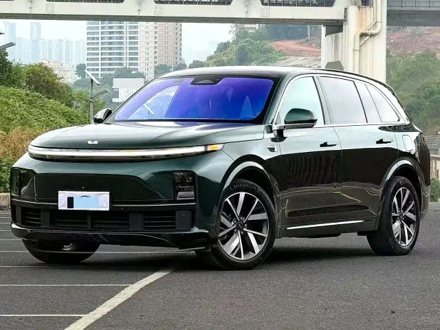 Li Auto L7 — Фото автомобиля 11