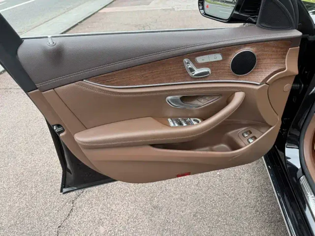 Mercedes-Benz E-Class — Фото автомобиля 6