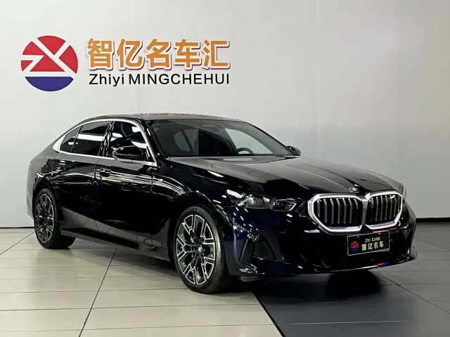 BMW 5 Series — Фото автомобиля 4
