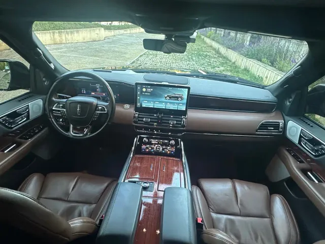 Lincoln Navigator — Фото автомобиля 15