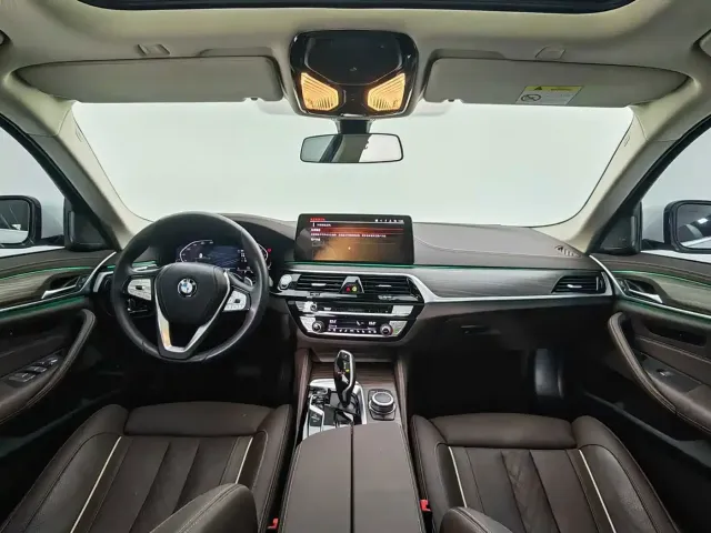 BMW 5 Series — Фото автомобиля 11
