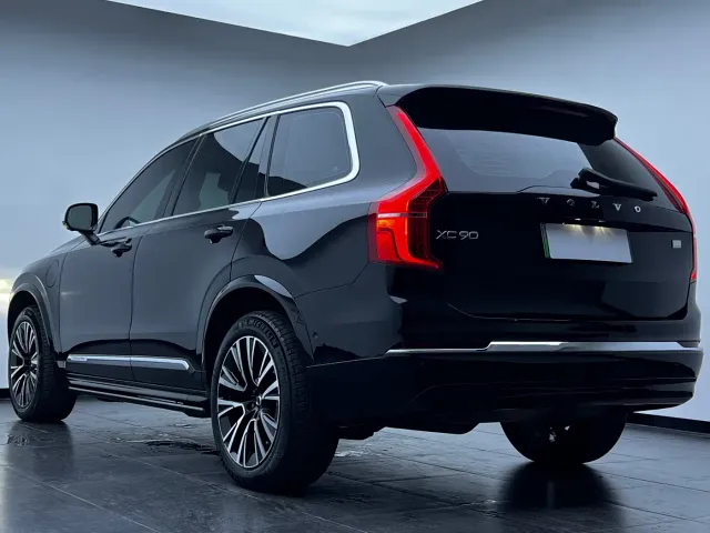 Volvo XC90 — Фото автомобиля 5