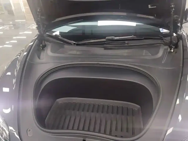 Tesla Model 3 — Фото автомобиля 19