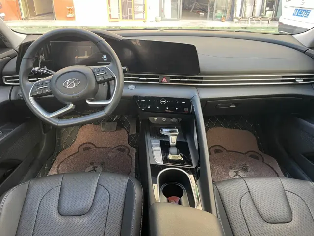 Hyundai Elantra — Фото автомобиля 6