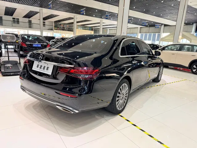 Mercedes-Benz E-Class — Фото автомобиля 7