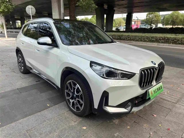BMW iX1 — Фото автомобиля 13