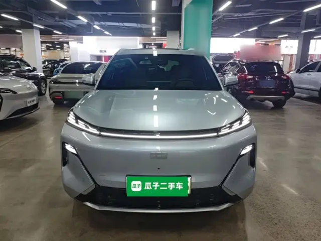 Geely Galaxy Starship 7 EM-i — Фото автомобиля 2