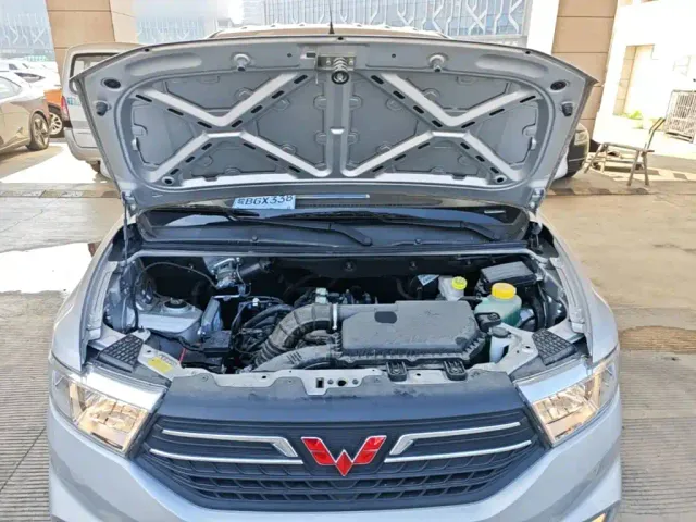 Wuling Hongguang V — Фото автомобиля 18