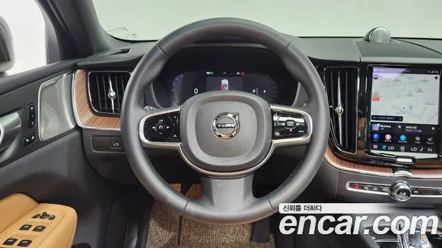 Вольво XC60 — Фото автомобиля 12