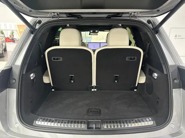 Li Auto L8 — Фото автомобиля 6