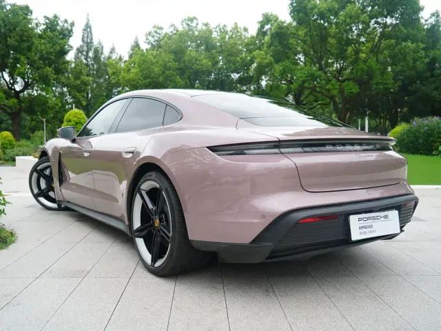 Porsche Taycan — Фото автомобиля 21