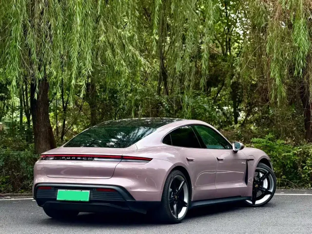 Porsche Taycan — Фото автомобиля 4
