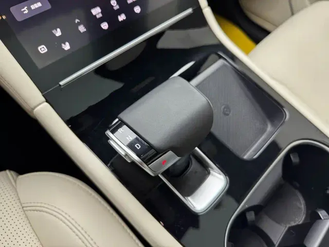 Li Auto ONE — Фото автомобиля 11