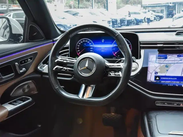 Mercedes-Benz E-Class — Фото автомобиля 19
