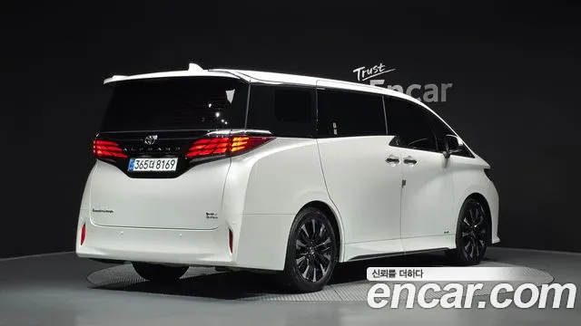 Toyota Alphard — Фото автомобиля 2