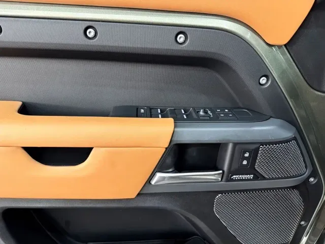 Land Rover Defender — Фото автомобиля 17