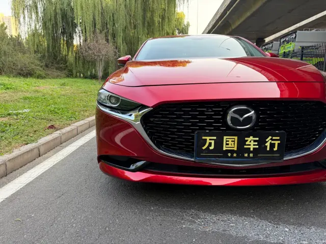 Mazda Axela — Фото автомобиля 12