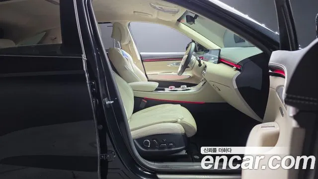 Genesis GV70 — Фото автомобиля 16