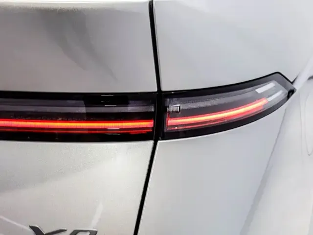 Xpeng X9 — Фото автомобиля 30