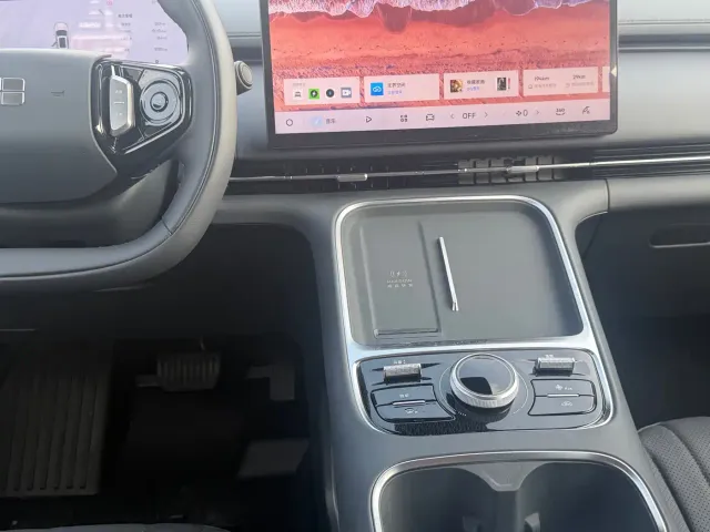 Geely Galaxy Starship 7 EM-i — Фото автомобиля 12