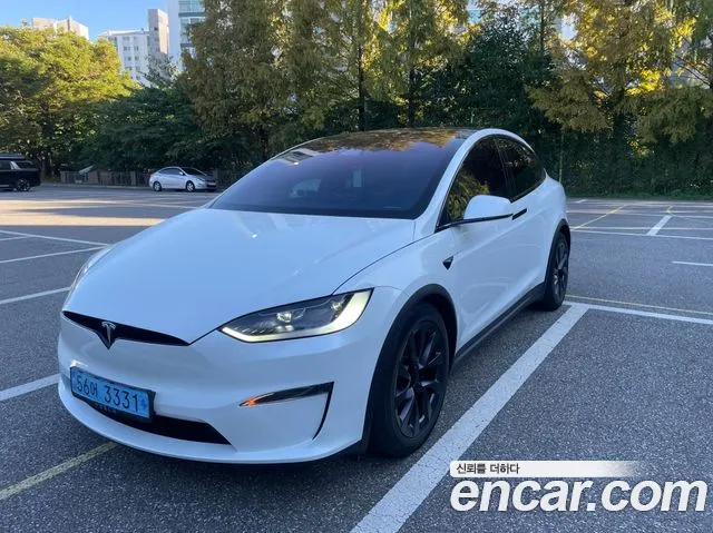 Tesla Model X — Фото автомобиля 12