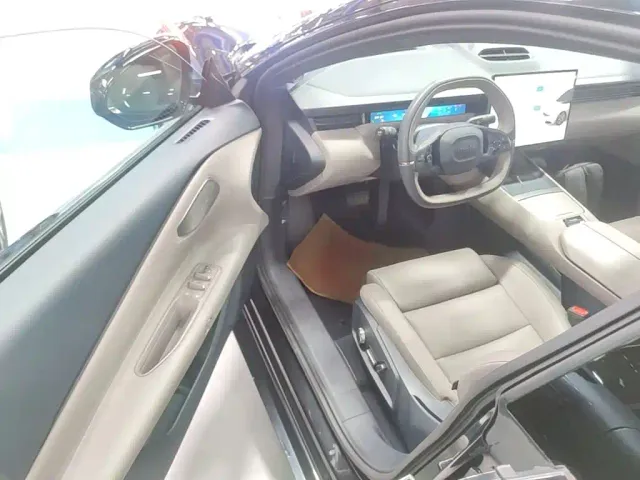 Lynk & Co Z10 — Фото автомобиля 15