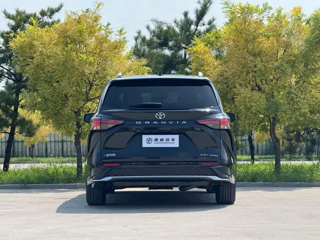 Toyota Granvia — Фото автомобиля 24