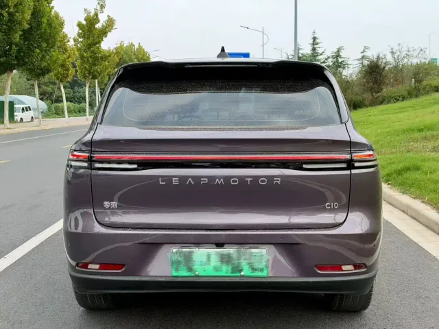 Leapmotor C10 — Фото автомобиля 8