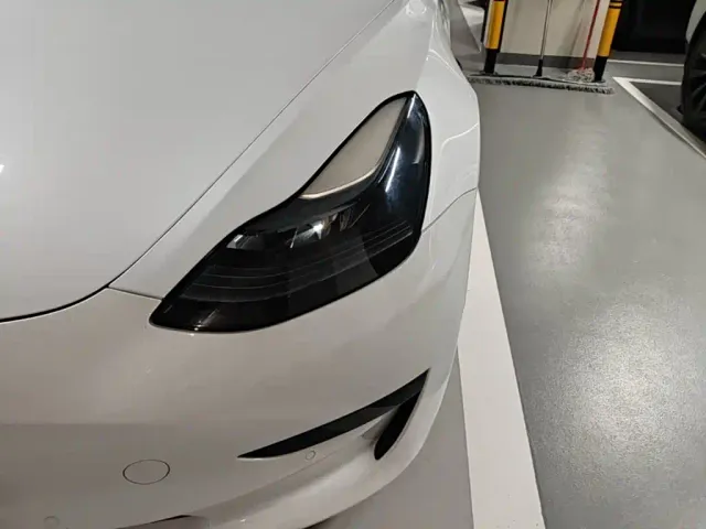 Tesla Model 3 — Фото автомобиля 23