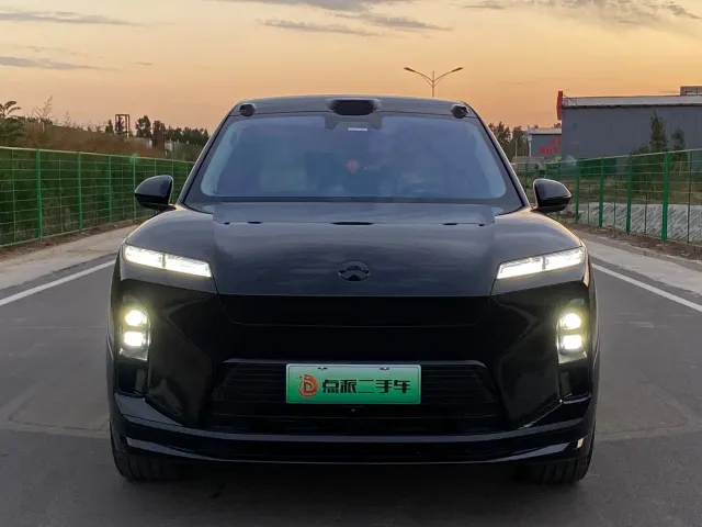 Nio ES8 — Фото автомобиля 2