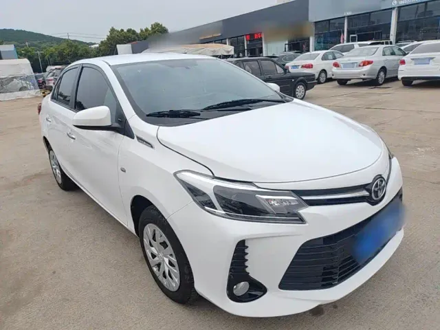 Toyota Vios — Фото автомобиля 3