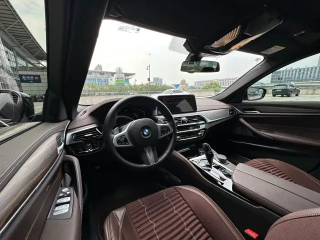 BMW 5 Series — Фото автомобиля 15