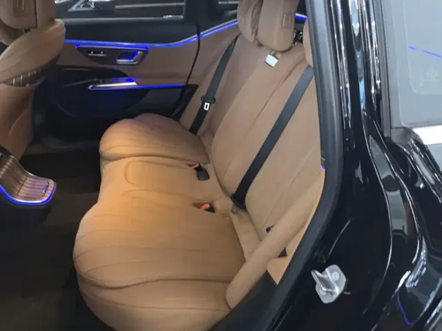 Mercedes-Benz E-Class — Фото автомобиля 16