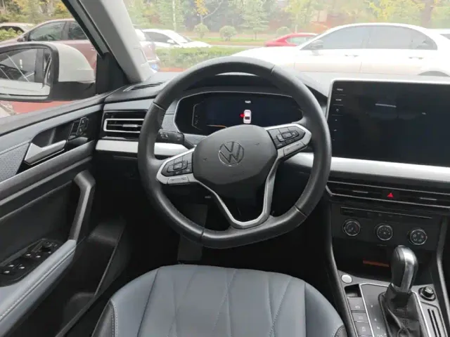 Volkswagen Lavida — Фото автомобиля 10