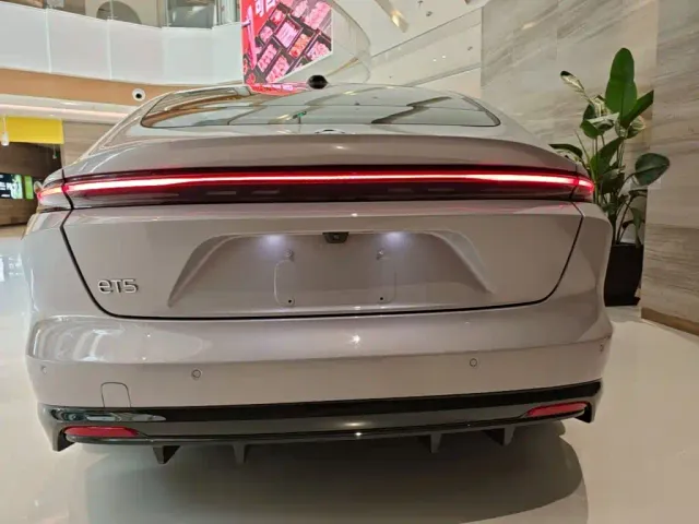 Nio ET5 — Фото автомобиля 5