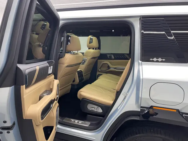 BYD FangChengBao Leopard 8 — Фото автомобиля 17