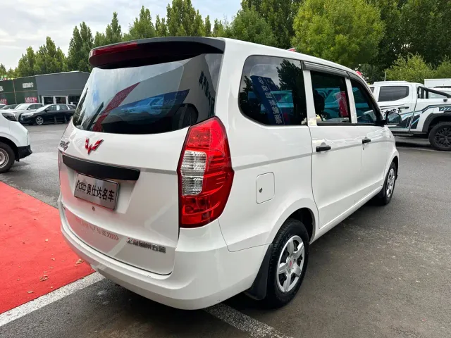 Wuling Hongguang — Фото автомобиля 7