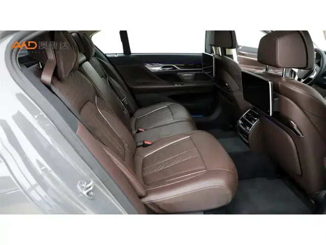 BMW 7 Series — Фото автомобиля 8