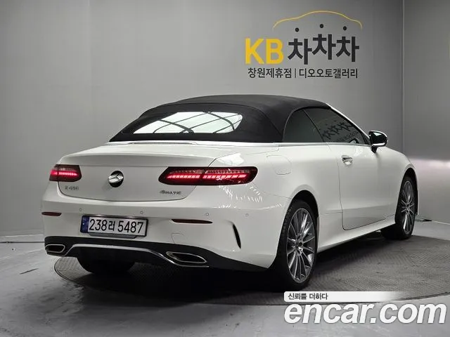 Mercedes-Benz E-Class — Фото автомобиля 4