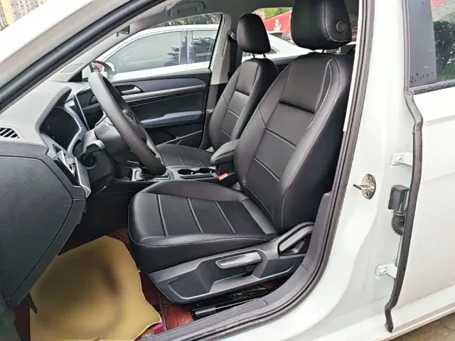 Volkswagen Lavida — Фото автомобиля 14