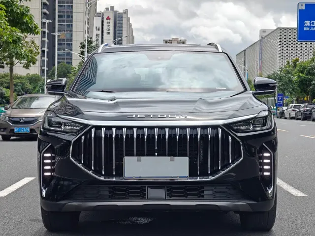 Jetour X70 Plus — Фото автомобиля 2