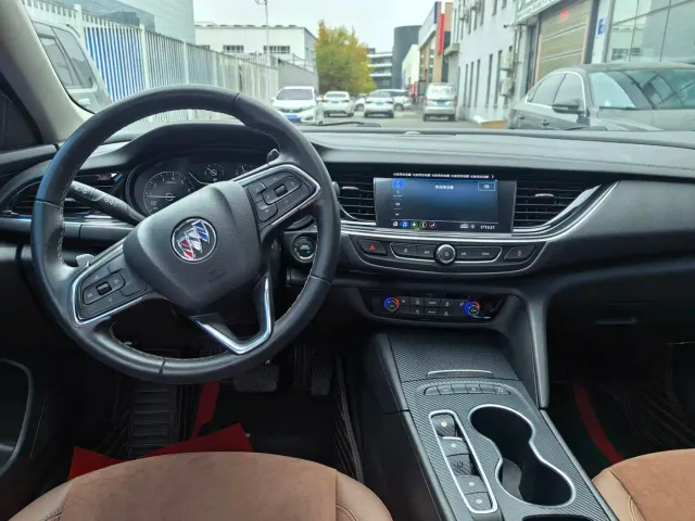 Buick Regal — Фото автомобиля 8